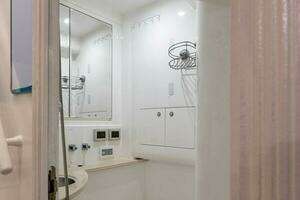 2010 Horizon Enclosed Pilothouse thumbnail 48