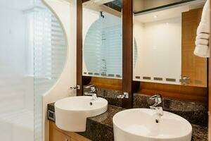 2010 Horizon Enclosed Pilothouse thumbnail 38