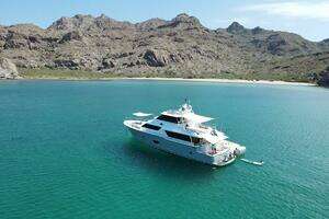 2010 Horizon Enclosed Pilothouse thumbnail 2