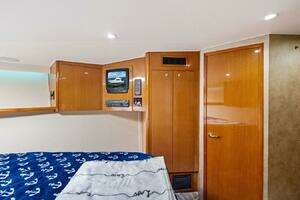 2001 Viking Sportfish thumbnail 36