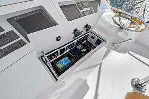 2001 Viking Sportfish thumbnail 22