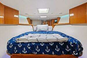 2001 Viking Sportfish thumbnail 35