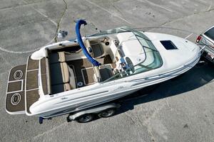 1999 Sea Ray 215 Express Cruiser thumbnail 6