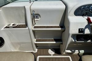1999 Sea Ray 215 Express Cruiser thumbnail 37