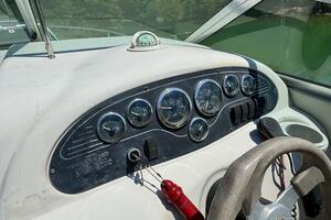 1999 Sea Ray 215 Express Cruiser thumbnail 29