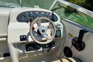 1999 Sea Ray 215 Express Cruiser thumbnail 30
