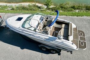 1999 Sea Ray 215 Express Cruiser thumbnail 11