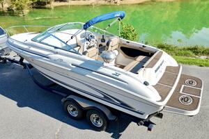 1999 Sea Ray 215 Express Cruiser thumbnail 2