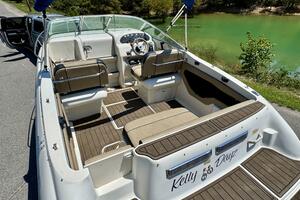 1999 Sea Ray 215 Express Cruiser thumbnail 24
