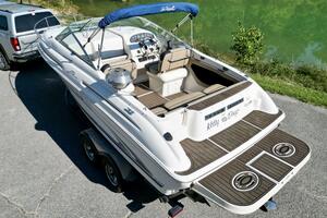 1999 Sea Ray 215 Express Cruiser thumbnail 3
