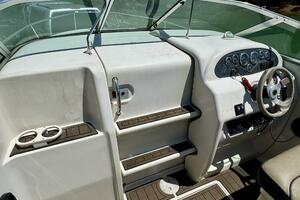 1999 Sea Ray 215 Express Cruiser thumbnail 31