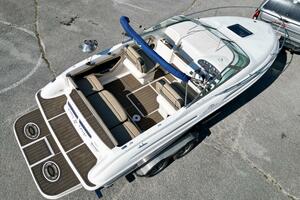 1999 Sea Ray 215 Express Cruiser thumbnail 5