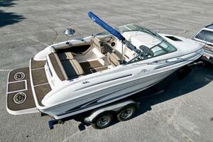 1999 Sea Ray 215 Express Cruiser thumbnail 13
