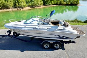 1999 Sea Ray 215 Express Cruiser thumbnail 1