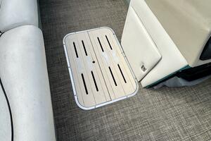 Photo 5987871 for 2002 Sun Tracker Party Deck 21  