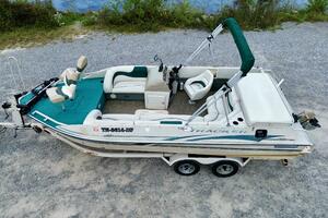 Photo 5987965 for 2002 Sun Tracker Party Deck 21  