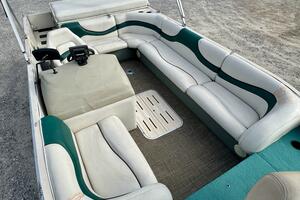 Photo 5987859 for 2002 Sun Tracker Party Deck 21  