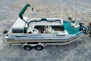 Photo 5987823 for 2002 Sun Tracker Party Deck 21  