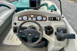 Photo 5987868 for 2002 Sun Tracker Party Deck 21  