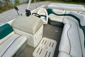 Photo 5987873 for 2002 Sun Tracker Party Deck 21  