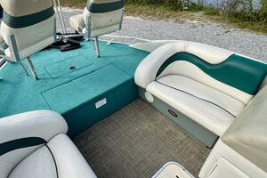 Photo 5987874 for 2002 Sun Tracker Party Deck 21  