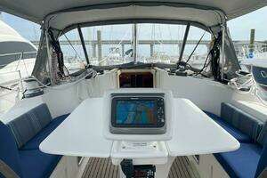 1998 Jeanneau 45.2 thumbnail 23