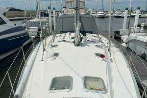 1998 Jeanneau 45.2 thumbnail 18