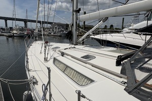 1998 Jeanneau 45.2 thumbnail 3