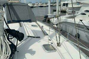 1998 Jeanneau 45.2 thumbnail 17
