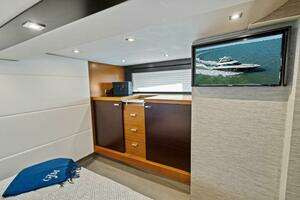 2016 Tiara Yachts 50 Flybridge thumbnail 32