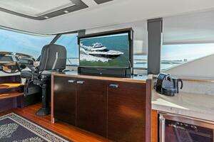 2016 Tiara Yachts 50 Flybridge thumbnail 14