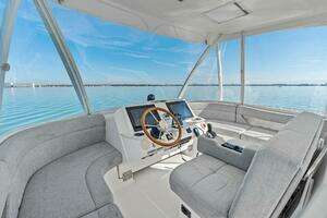 2016 Tiara Yachts 50 Flybridge thumbnail 52