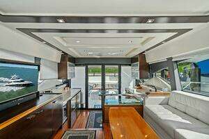 2016 Tiara Yachts 50 Flybridge thumbnail 4