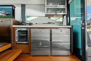 2016 Tiara Yachts 50 Flybridge - Galley
