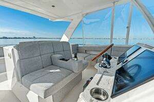 2016 Tiara Yachts 50 Flybridge thumbnail 56