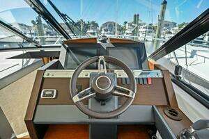 2016 Tiara Yachts 50 Flybridge thumbnail 2