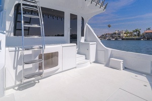 2003 Hatteras 54 Convertible thumbnail 4