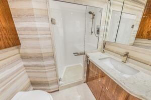 2021 Viking 92 Skybridge