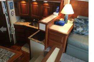 1989 Viking Sportfish 41 thumbnail 10