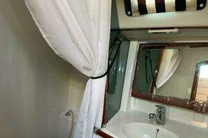 2001 Beneteau Oceanis 361 thumbnail 10