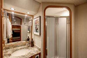 2015 Viking 70 Convertible thumbnail 16