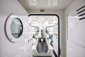 2015 Viking 70 Convertible thumbnail 29