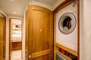 2015 Viking 70 Convertible thumbnail 11