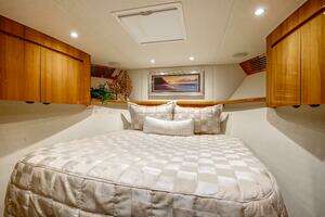 2015 Viking 70 Convertible thumbnail 9
