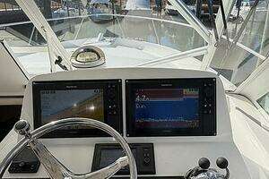 2011 Luhrs 37 IPS Canyon Series thumbnail 9