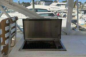 2011 Luhrs 37 IPS Canyon Series thumbnail 17
