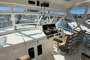 2011 Luhrs 37 IPS Canyon Series thumbnail 13