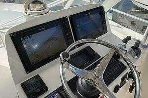 2011 Luhrs 37 IPS Canyon Series thumbnail 10