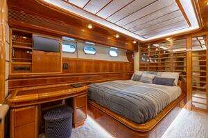 2001 Ferretti Yachts 94 Raised Pilothouse thumbnail 18