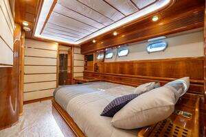 2001 Ferretti Yachts 94 Raised Pilothouse thumbnail 20